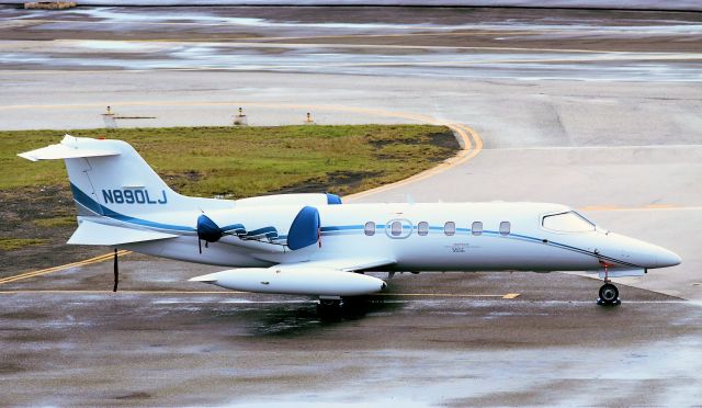 Learjet 35 (N890LJ)