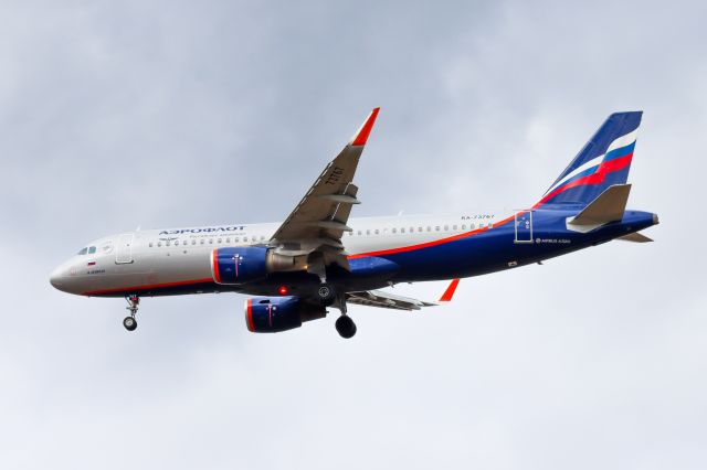 Airbus A320 (RA-73767)