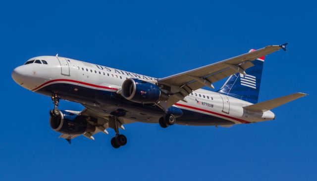 Airbus A319 (N770UW)