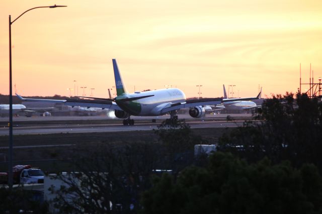 Airbus A330-200 (EC-NNH)