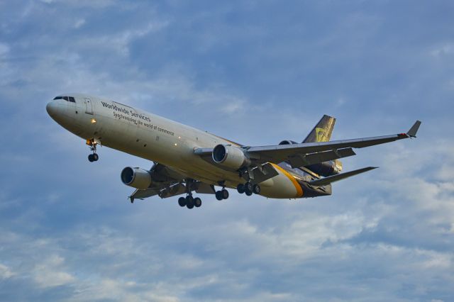 Boeing MD-11 (N278UP) - N278UP arriving at KMHR early on a Saturday morning. 