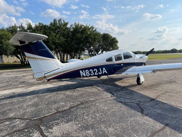 Piper Turbo Arrow 4 (N832JA)