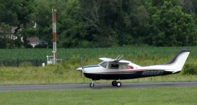 Cessna Centurion (N666ES) - On the active runway is this 1977 Cessna 210M Centurion in the Summer of 2021.