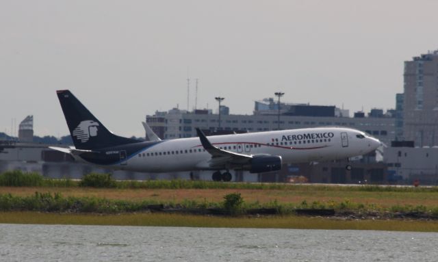 Boeing 737-800 (N861AM)