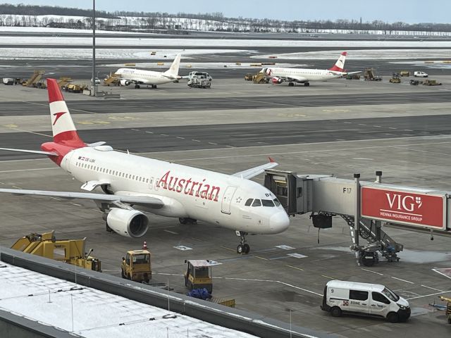 OE-LBK — - 12/7/23 taxiing in to the gate