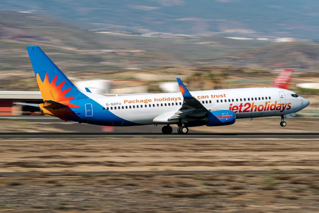 Boeing 737-800 (G-GDFU)