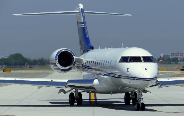 Bombardier Global Express (N120AK)