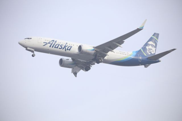 Boeing 737 MAX 9 (N938AK)