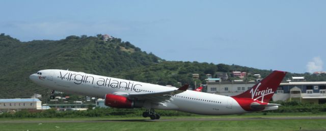 Airbus A330-300 (G-VLUV)