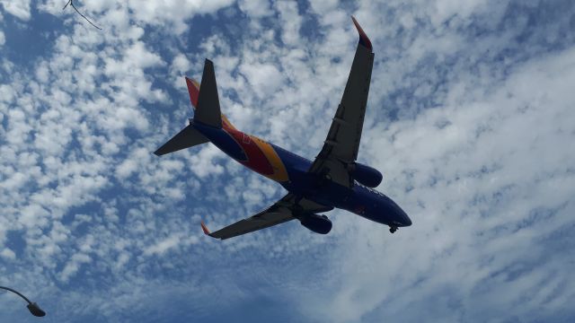 Boeing 737-700 — - APPROACH KLAX