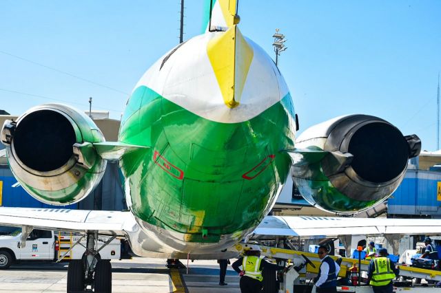 McDonnell Douglas MD-82 (YV-3145)