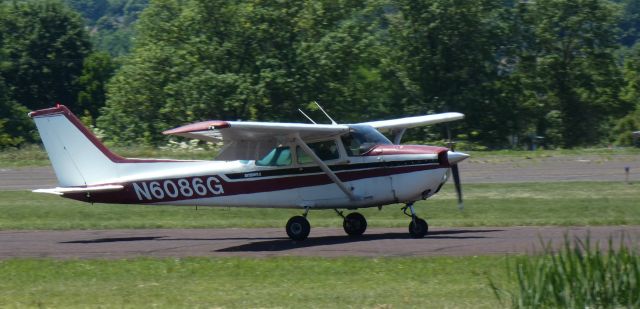 Cessna Skyhawk (N6086G) - Shown here is a 1979 Cessna 172N Skyhawk II from the Spring of 2022.