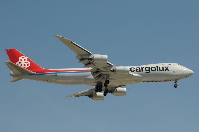 BOEING 747-8 (LX-VCE) - Cargolux's newest Boeing 747-8F on short final runway 23R