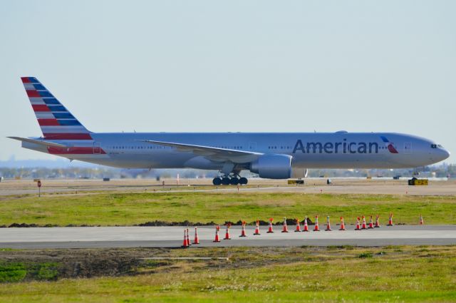 BOEING 777-300ER (N724AN) - American - N724AN - B777-300ER - Arriving KDFW from London 11/19/2013