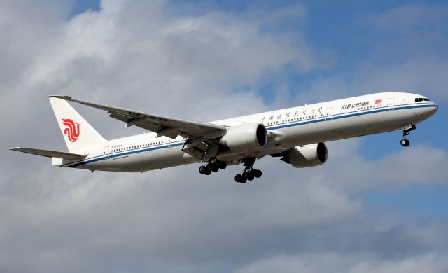 BOEING 777-300ER (B-2036) - Short Final To Rwy 16R