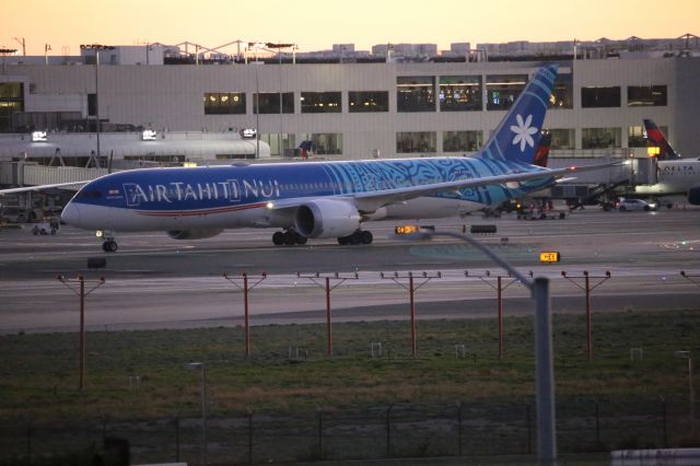 Boeing 787-9 Dreamliner (F-OVAA)
