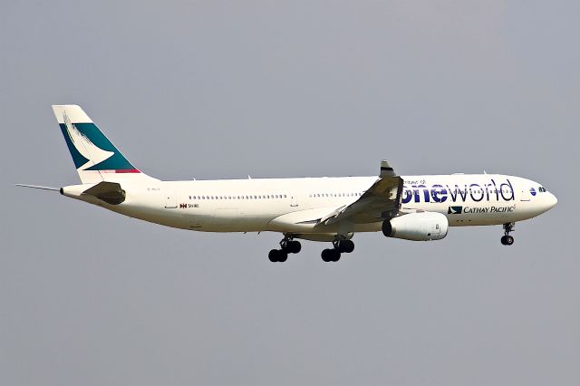 Airbus A330-300 (B-HLU)