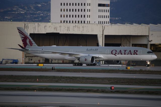 Airbus A350-1000 (A7-ANI)