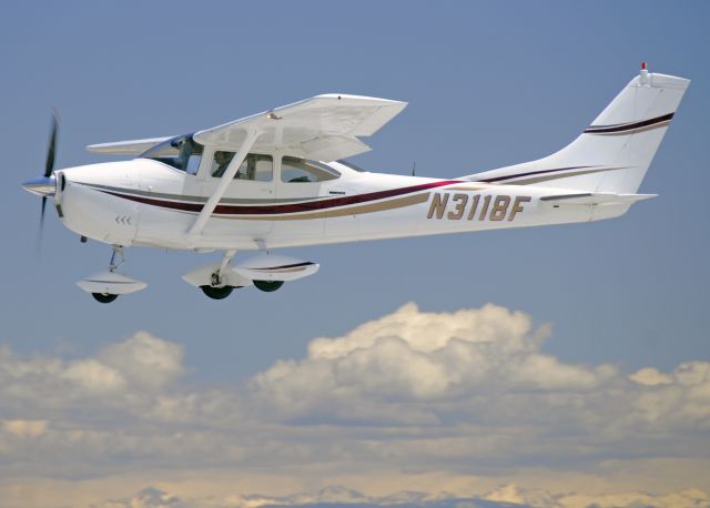 Cessna Skylane (N3118F) - Landing runway three-zero, Merced Regional Airport (KMCE)