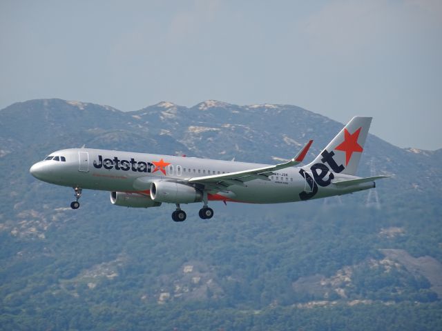 Airbus A320 (9V-JSR)