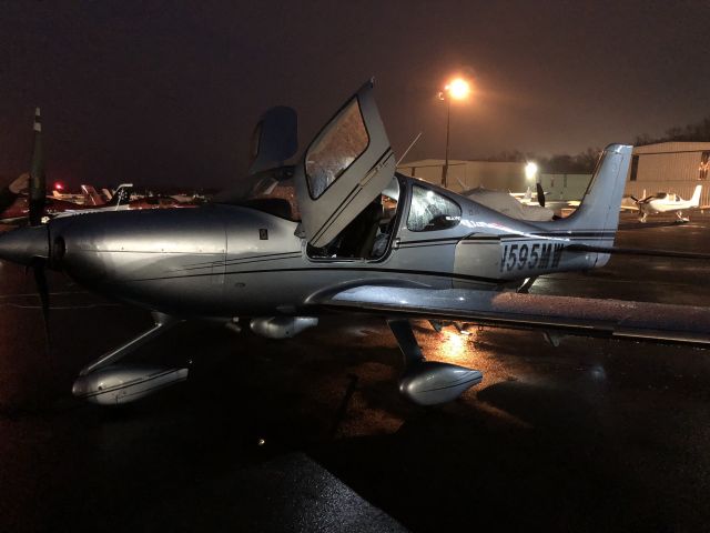 Cirrus SR-22 (N595MW)