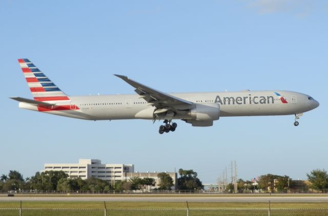 BOEING 777-300ER (N728AN)