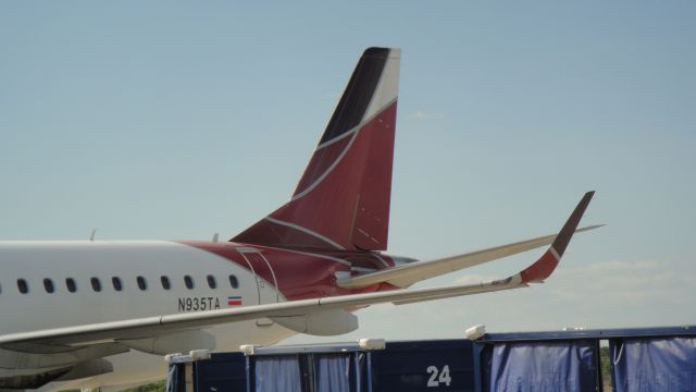 Embraer ERJ-190 (N935TA)