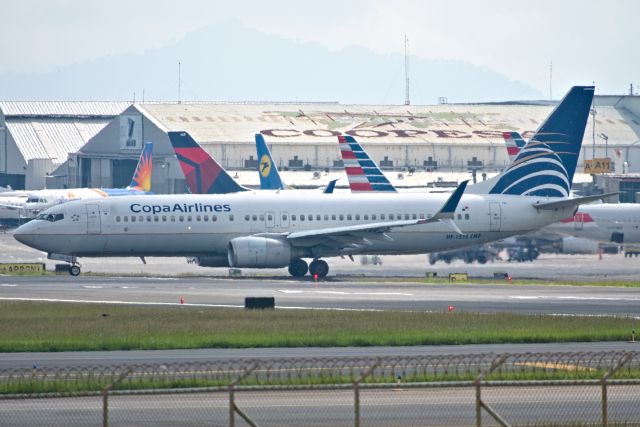 Boeing 737-800 (HP-1526CMP)