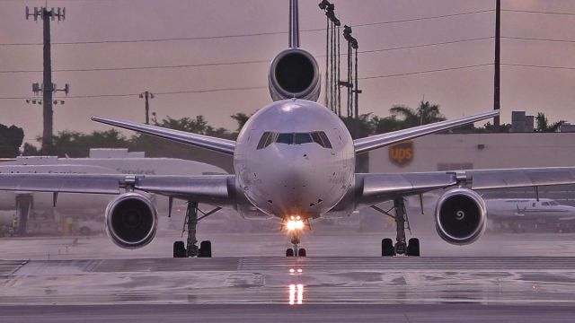 McDonnell Douglas DC-10 —