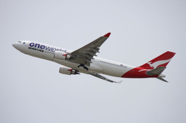 Airbus A330-200 (VH-EBL)