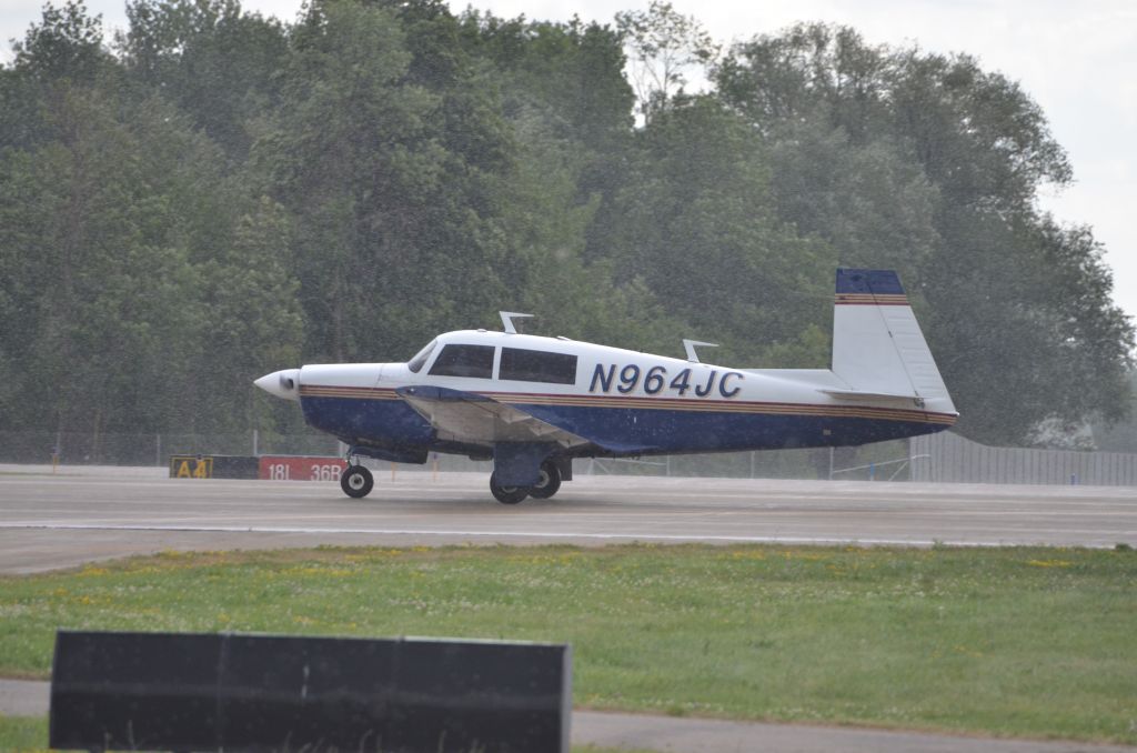 Mooney M-20 (N964JC) - AirVenture 2014, Mooney Caravan mass arrival