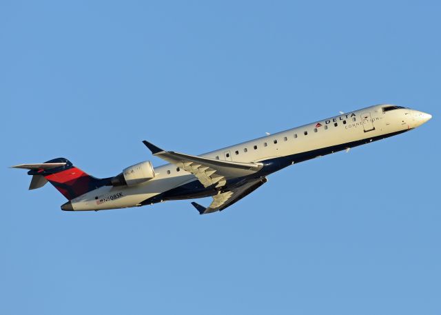 Canadair Regional Jet CRJ-700 (N608SK)