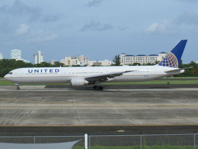 BOEING 767-400 (N59053)