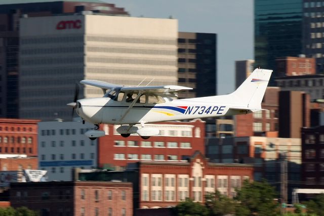 Cessna Skyhawk (N734PE)