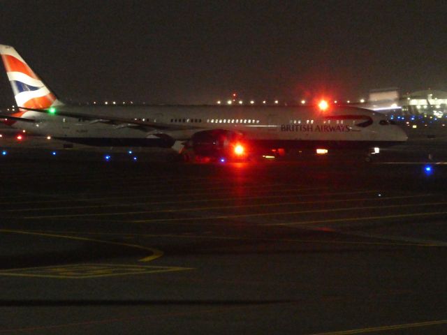 Boeing 787-9 Dreamliner (G-ZBKP) - Some takes of my first night shooting... I know they are not that good, but believe me, they are way better than I expected them to be...