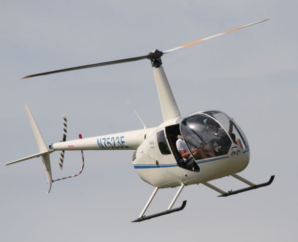 Robinson R-44 (N7523E)