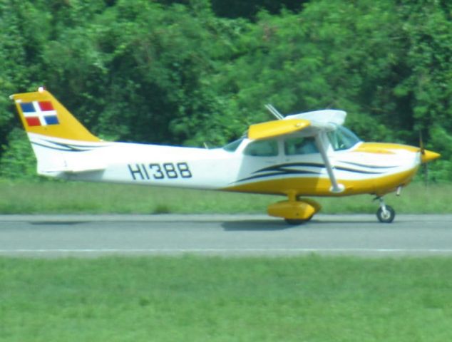 Cessna Skyhawk (HI388)
