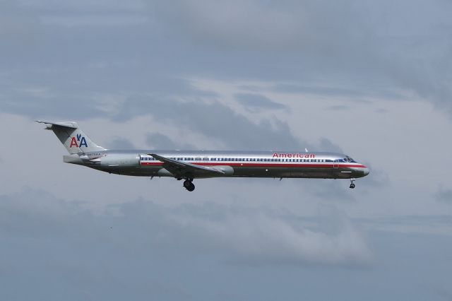 McDonnell Douglas MD-80 (N475AA)