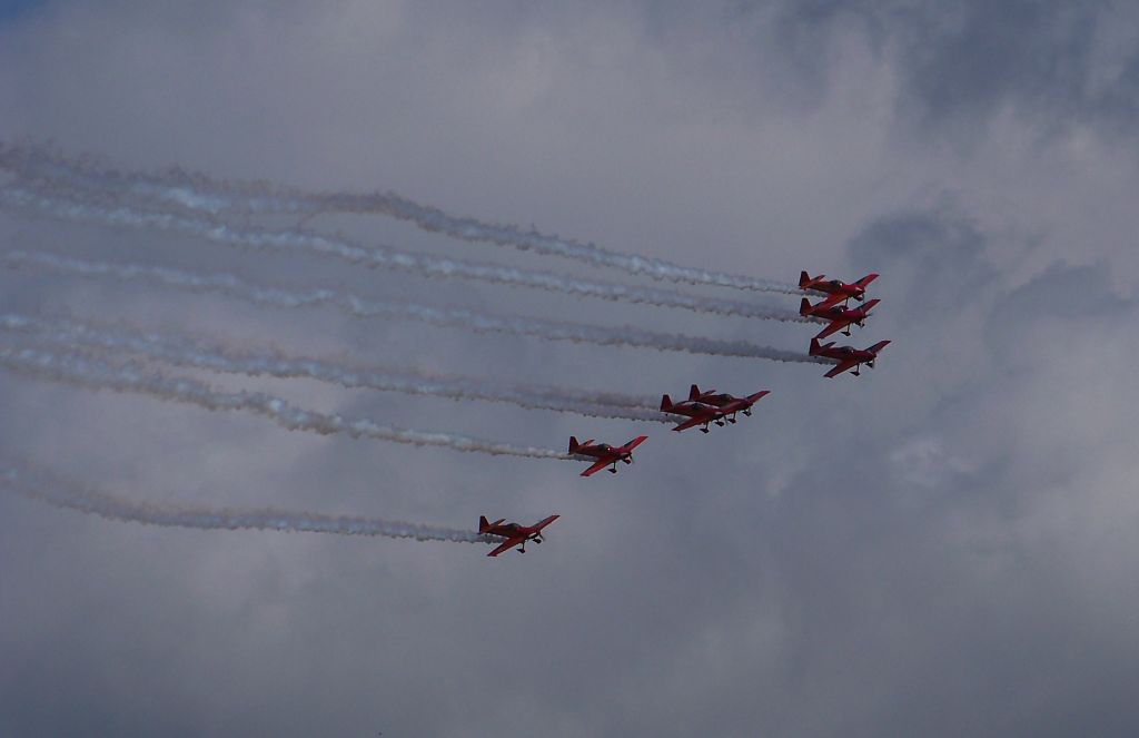 — — - Royal Jordanian Falcons demo team. September 2009 at Volkel Air Base, The Netherlands.