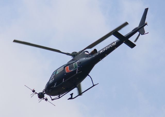 Eurocopter AS-350 AStar (N350UM) - At Metro Aviation. University of Miami logo looks nice!