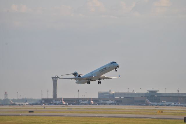 Canadair Regional Jet CRJ-900 (C-FUJZ)