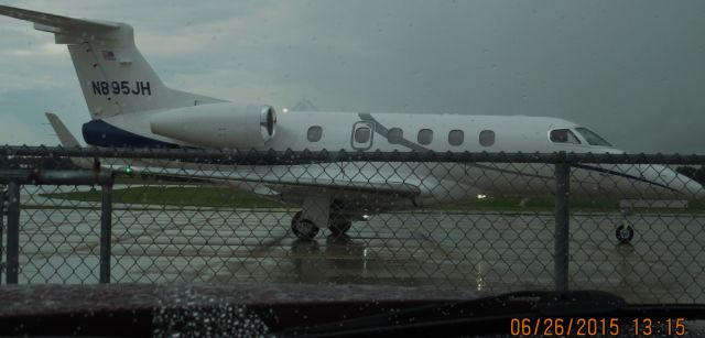 Embraer Phenom 300 (N895JH)