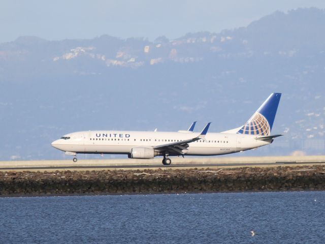 BOEING 737-300 (N37255)