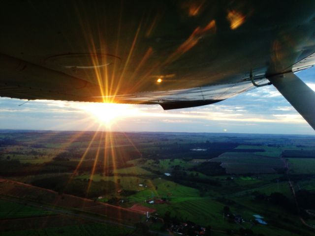 Cessna Commuter (PT-DBS) - Early morning flight, we took off at 6:40am for flight training