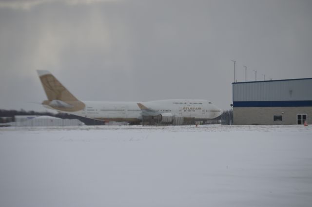 Boeing 747-400 (N322SG) - Atlas 747 at Atlantic Aviation