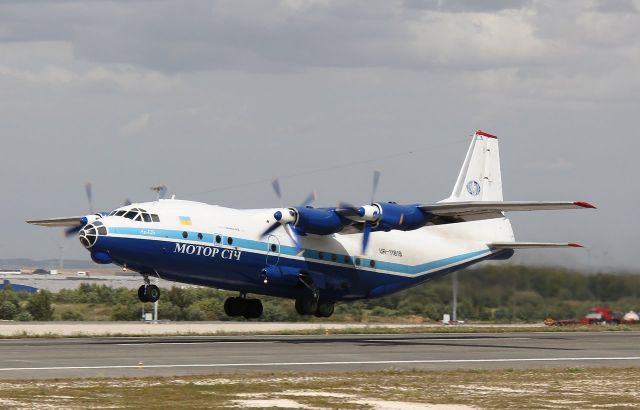 Antonov An-12 (UR-11819)