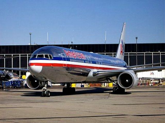 BOEING 767-200 — - A TIGHT PUSH BACK OFF OF K5 AT ORD.