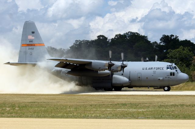 Lockheed C-130 Hercules (92-1452) - A USAF ANG C-130 (92-1452, c/n 382-5329) from the 169th Airlift Squadron, Illinois ANG Base, Peoria, IL on 16 Jul 2013.