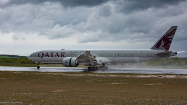 Boeing 777-200 (A7-BAS)