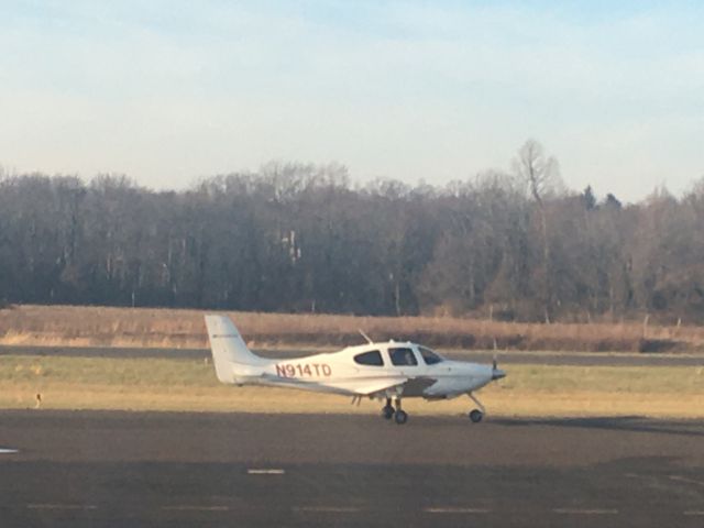 Cirrus SR-20 (N914TD) - N914TD (SR20) departing Wings Field (KLOM)br /Photo Date: December 27, 2020
